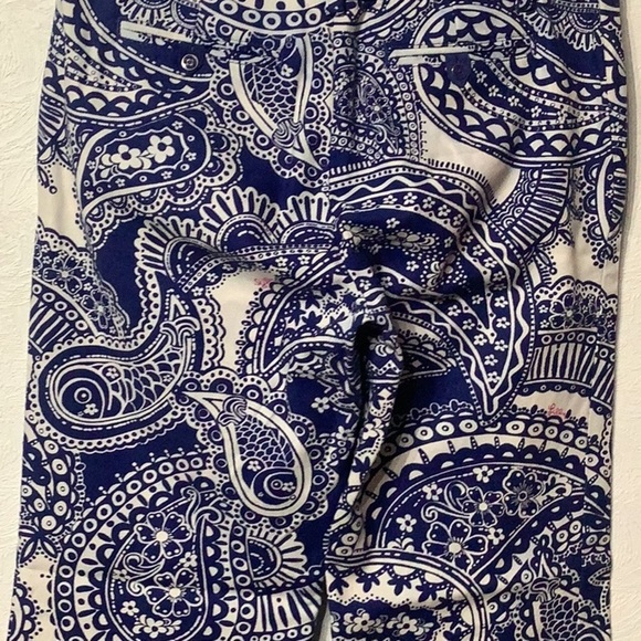 Lilly Pulitzer - Sz 10 - wide leg pants - Blue and White Paisley Patterned pants - Picture 9 of 13
